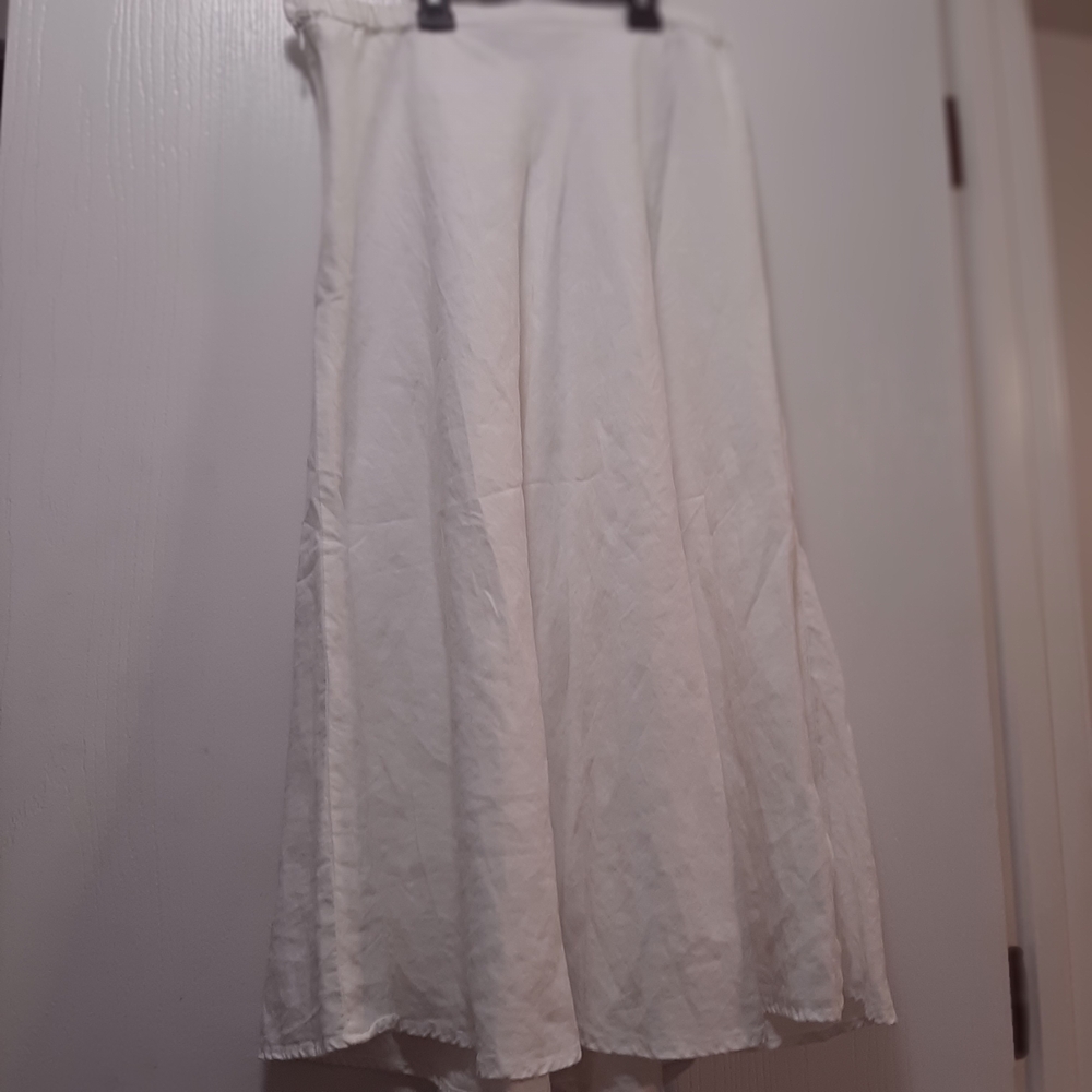 Elegant White Women's Skirt - Picture 9 of 14